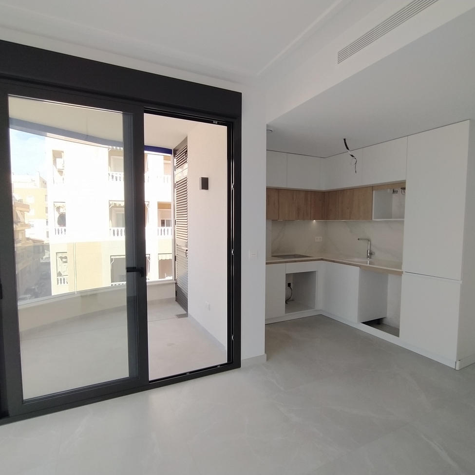 Bedroom in apartment for sale in Torrevieja