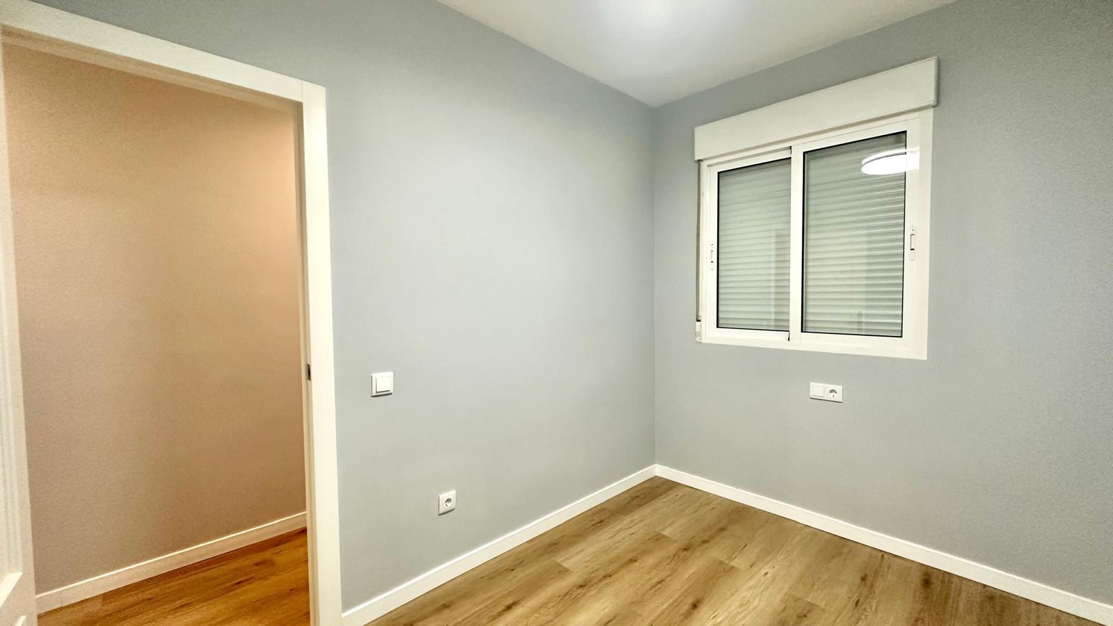 Bedroom in apartment for sale in Torrevieja