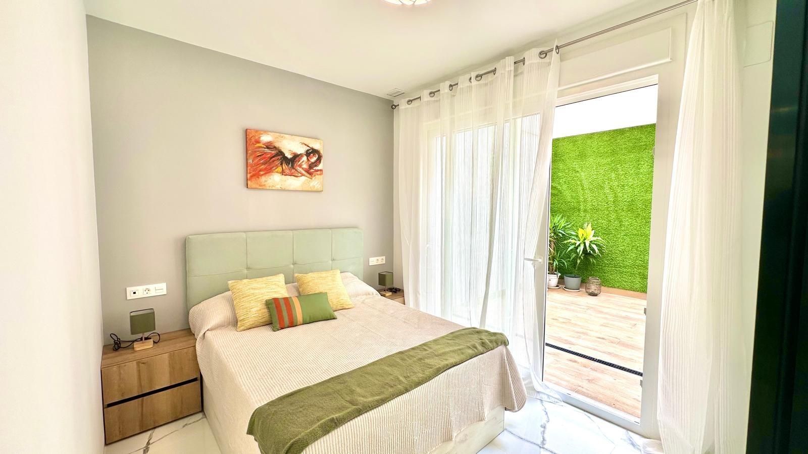 Spectacular renovated ground floor apartment next to Playa del Cura beach Located on the second line