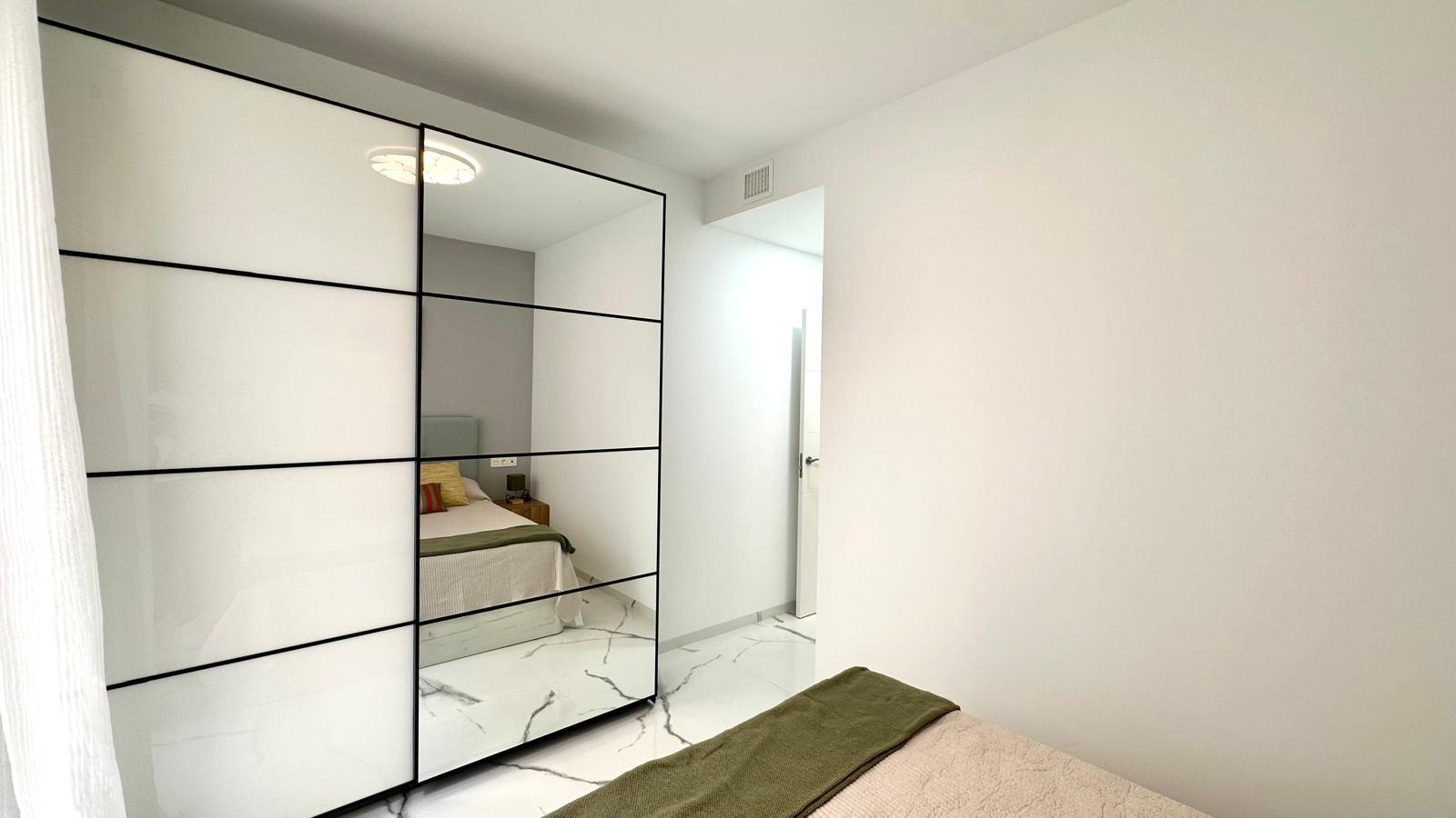 Bedroom in apartment for sale in Torrevieja