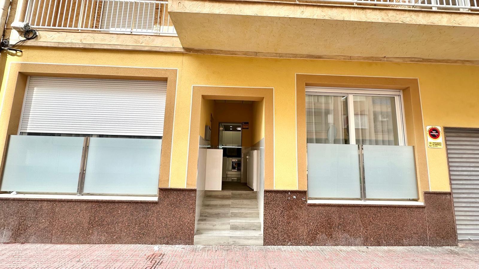 Spectacular renovated ground floor apartment next to Playa del Cura beach Located on the second line
