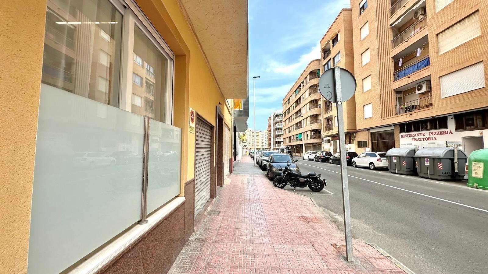 Spectacular renovated ground floor apartment next to Playa del Cura beach Located on the second line