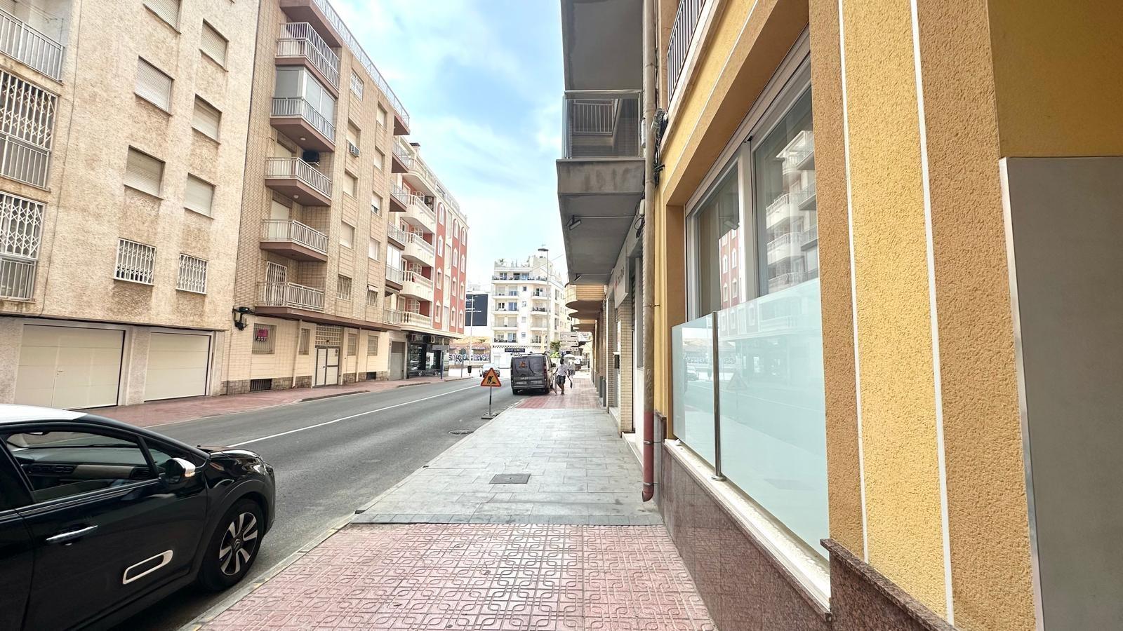 Spectacular renovated ground floor apartment next to Playa del Cura beach Located on the second line