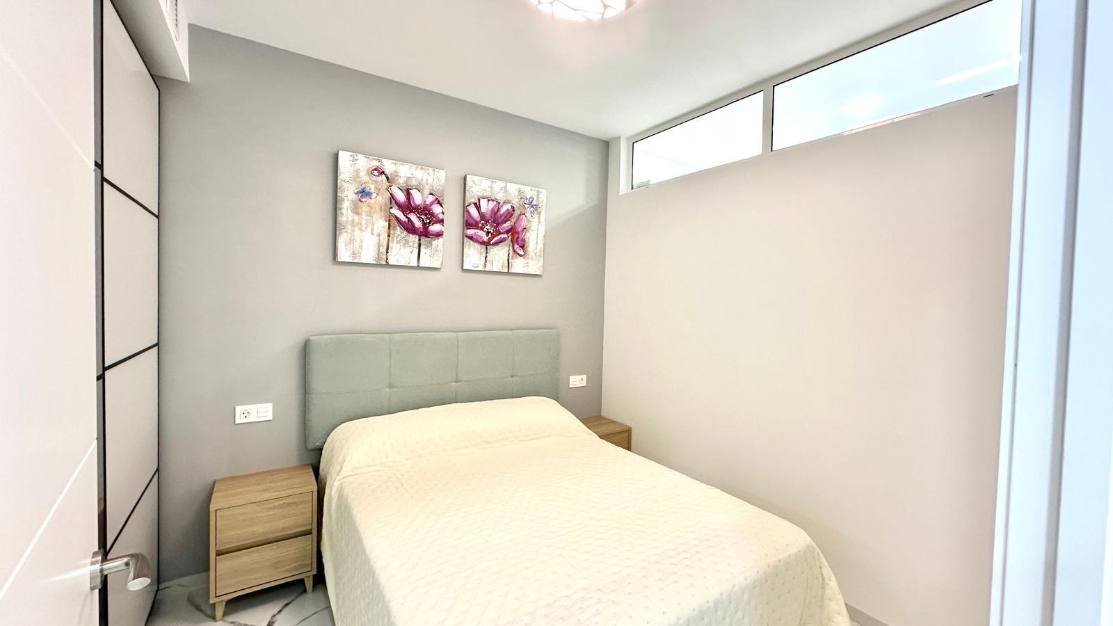 Bedroom in apartment for sale in Torrevieja