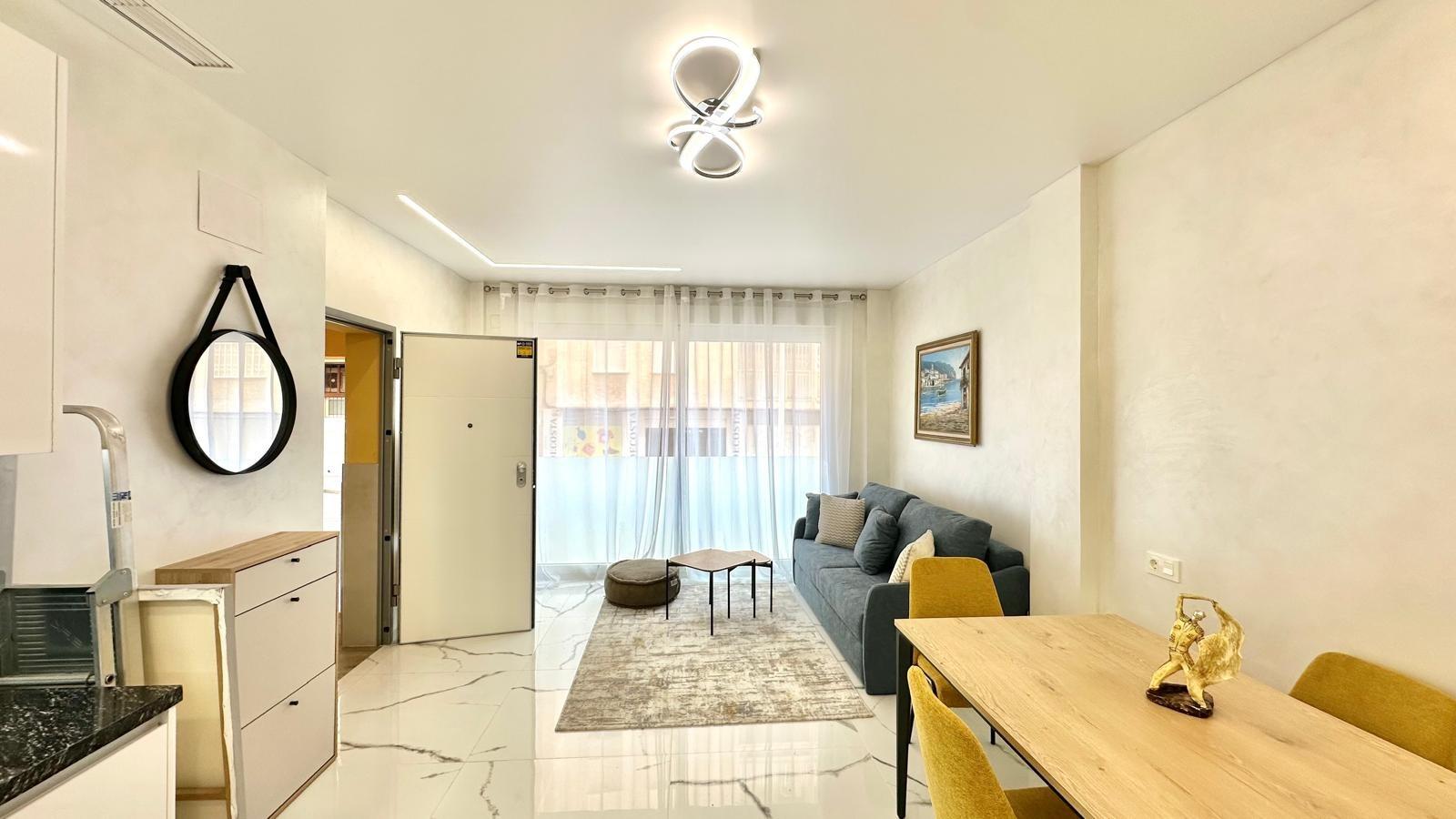Bedroom in apartment for sale in Torrevieja