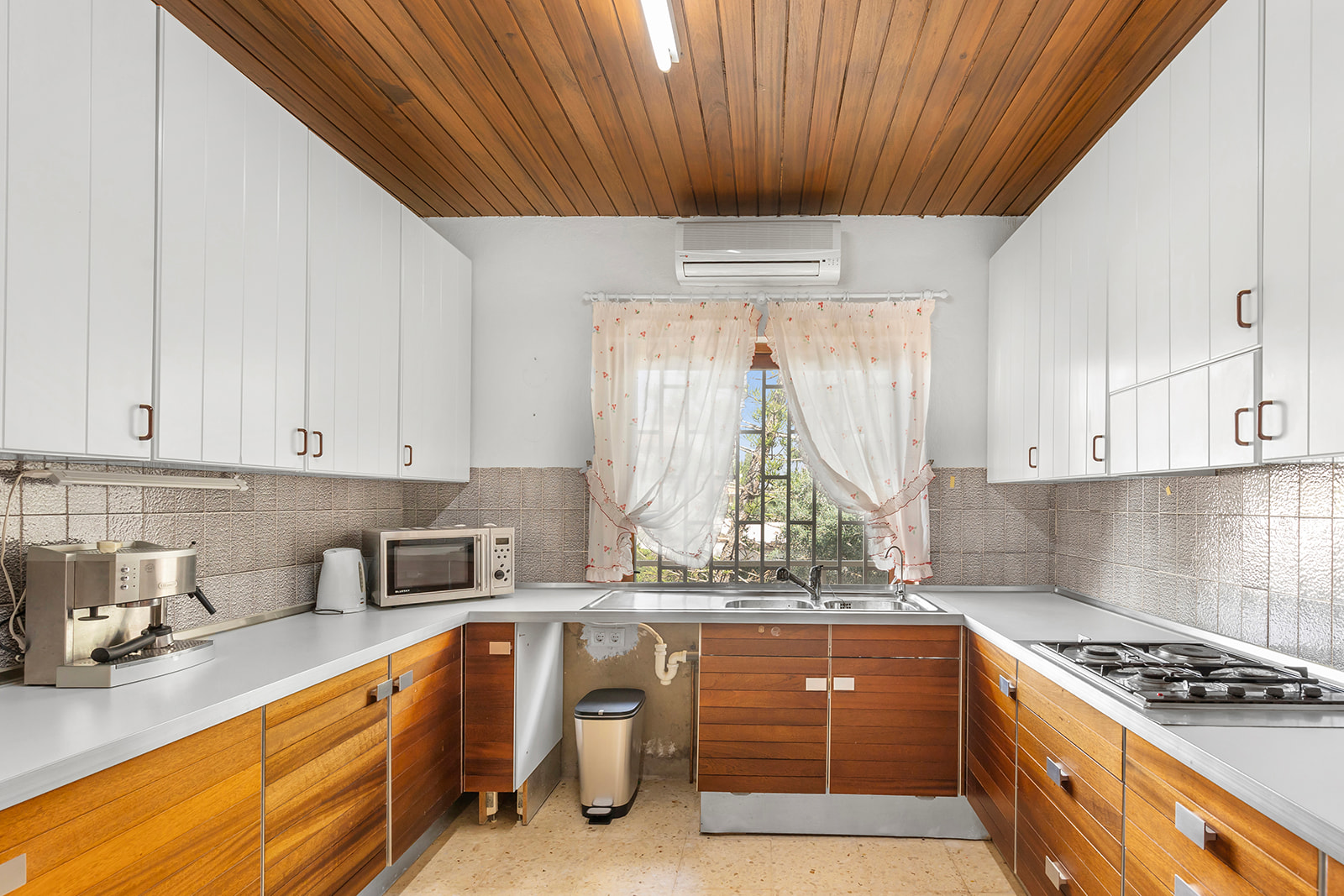 Garden in villa for sale in Orihuela Costa