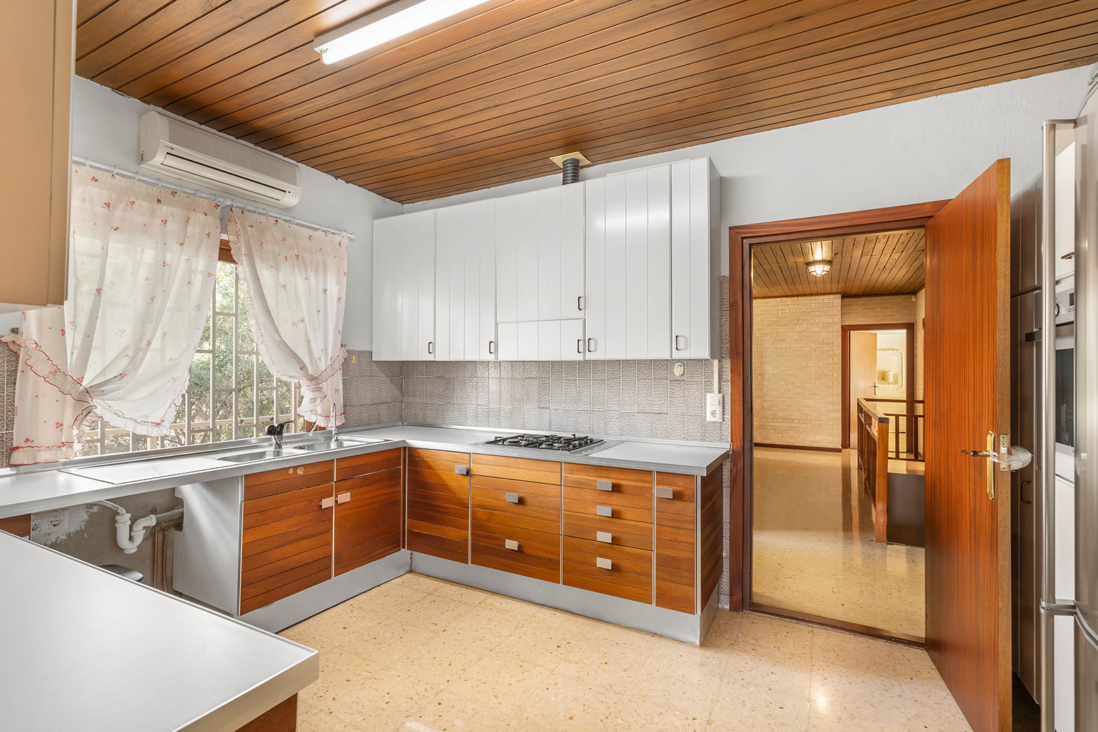 Dining area in villa for sale in Orihuela Costa