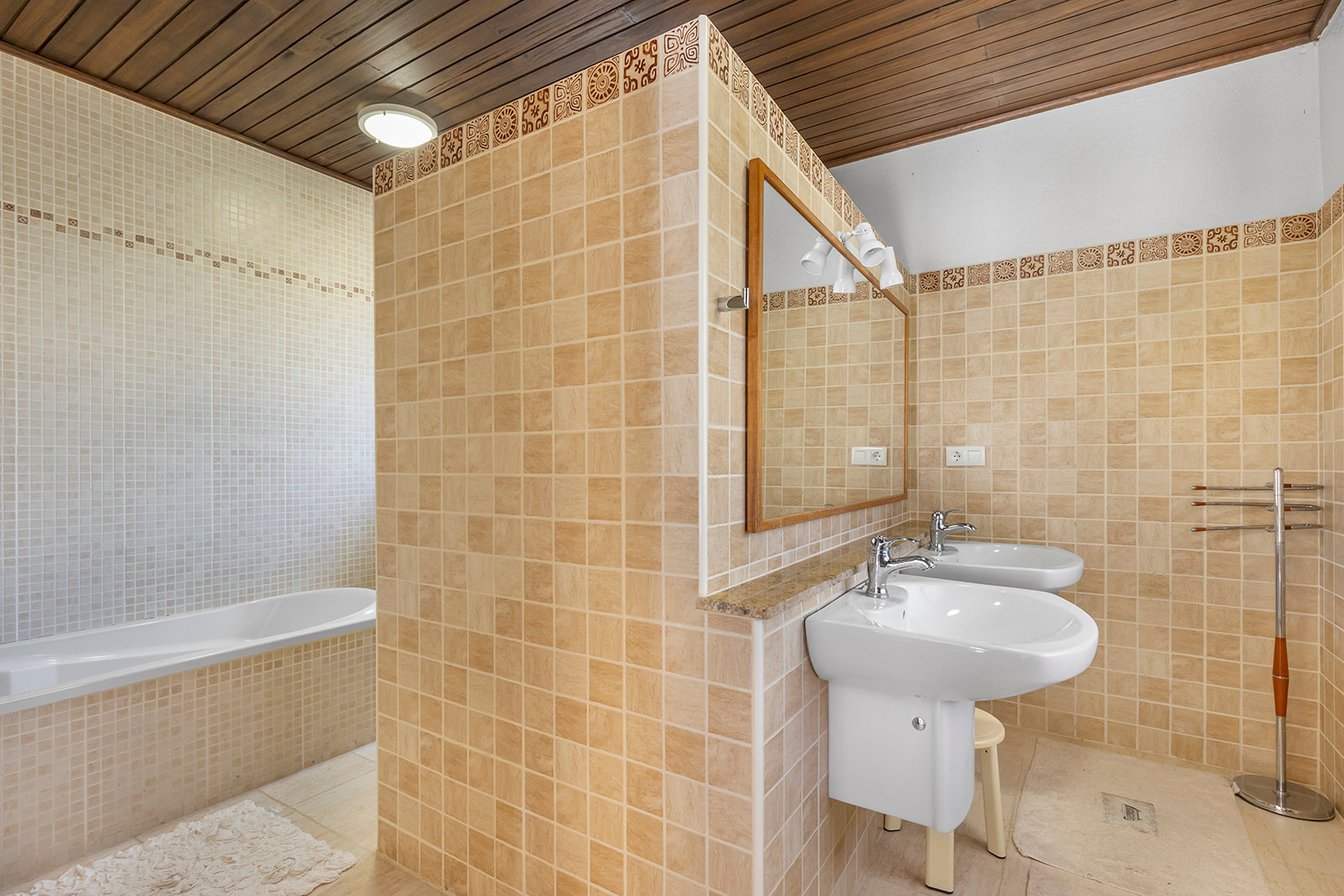 Master bedroom in villa for sale in Orihuela Costa