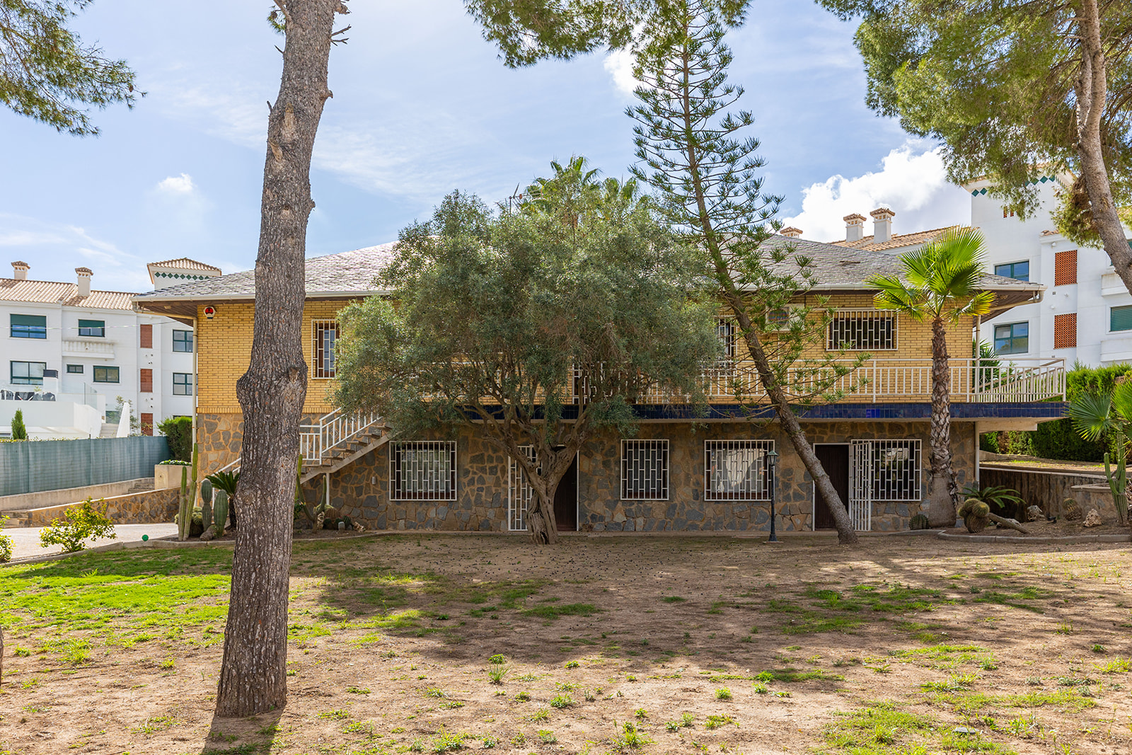 Dining area in villa for sale in Orihuela Costa