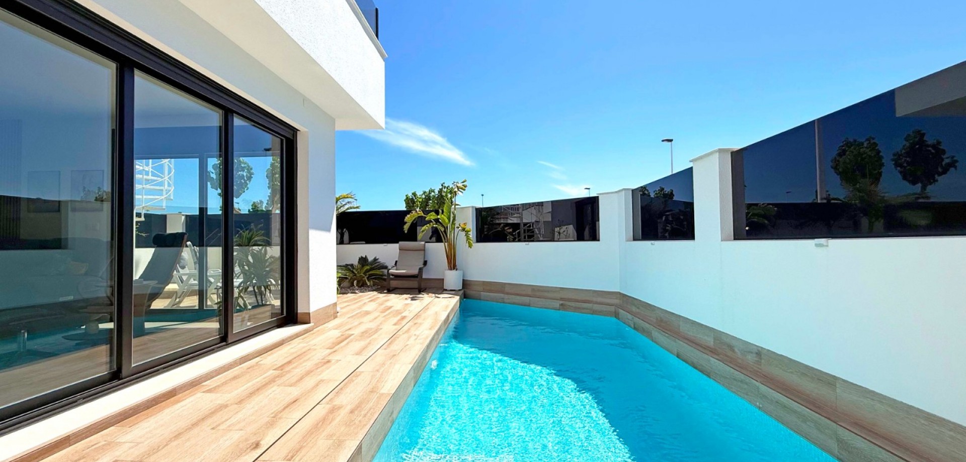 Master bedroom in villa for sale in San Pedro del Pinatar