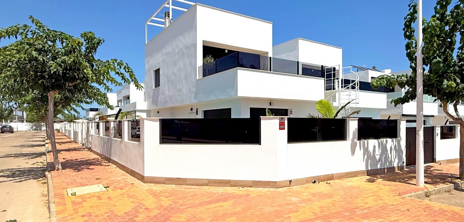 Pool area in villa for sale in San Pedro del Pinatar