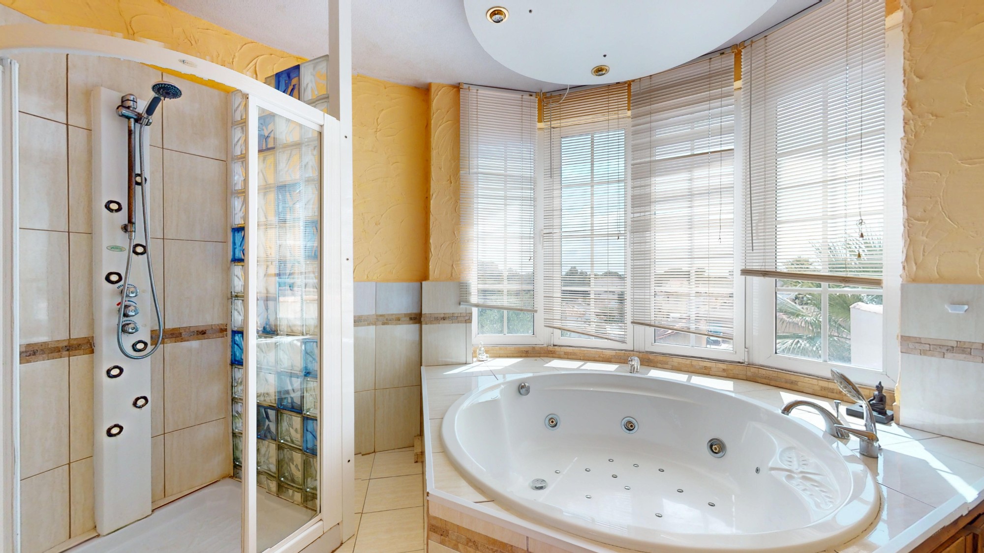 Bedroom in villa for sale in Orihuela Costa