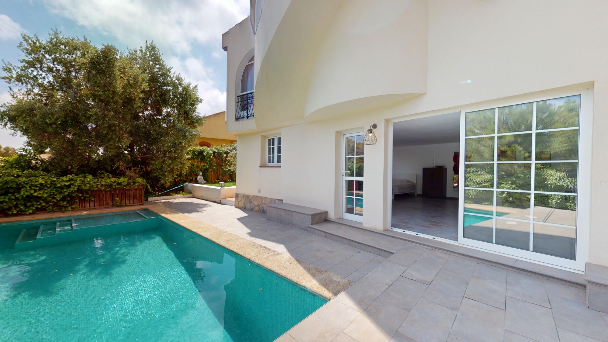 Garden in villa for sale in Orihuela Costa