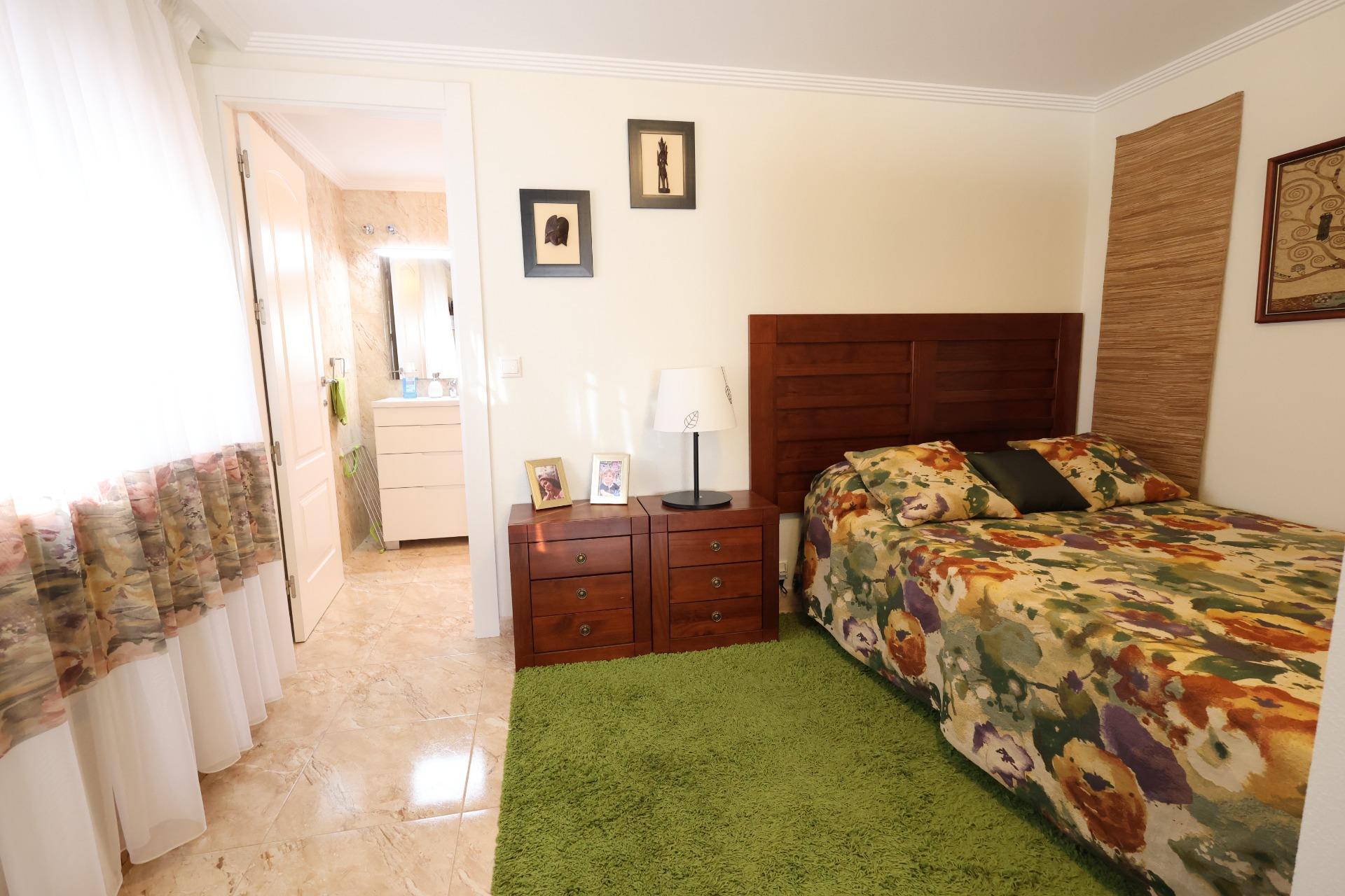 Bathroom in villa for sale in Torrevieja