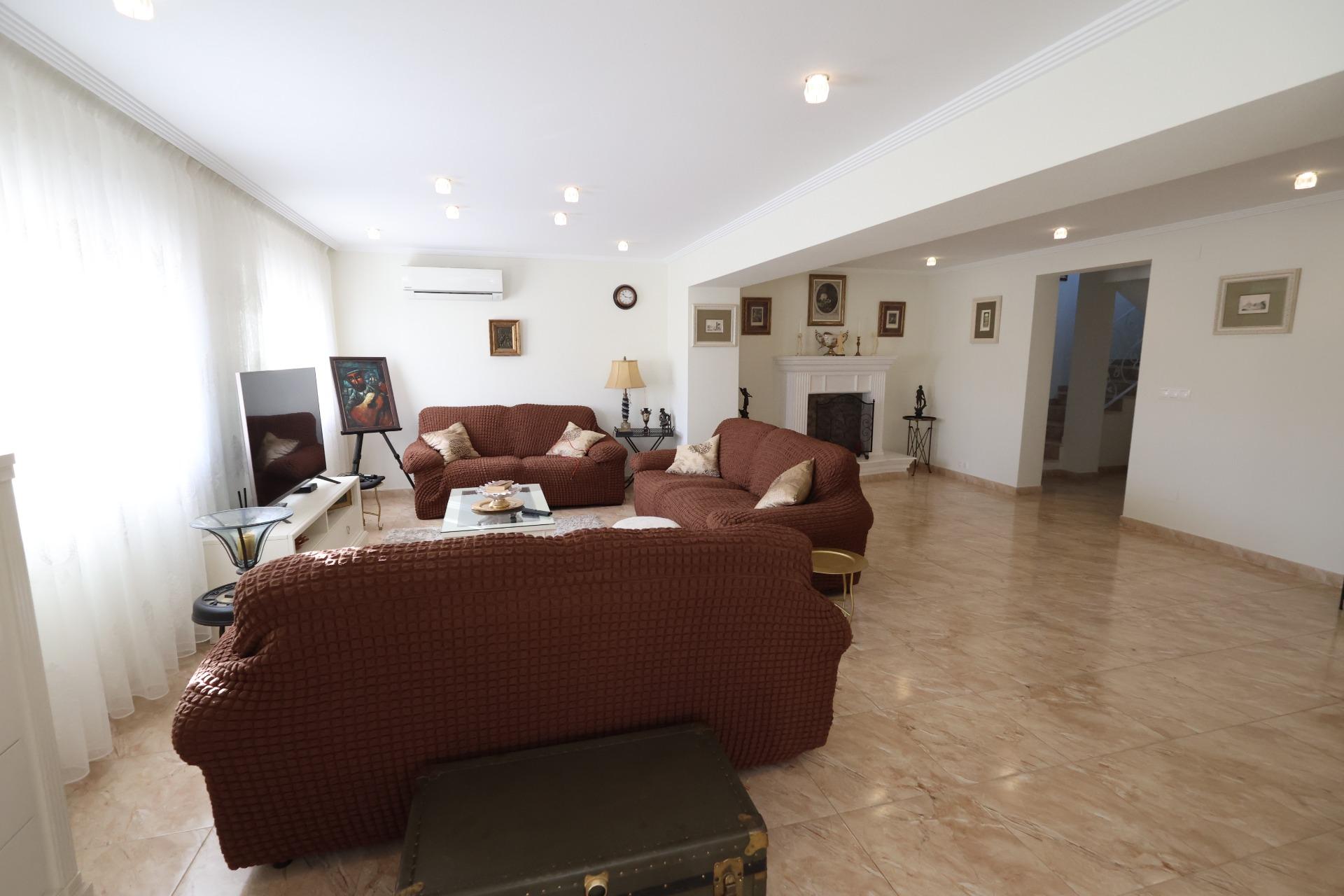 Dining area in villa for sale in Torrevieja