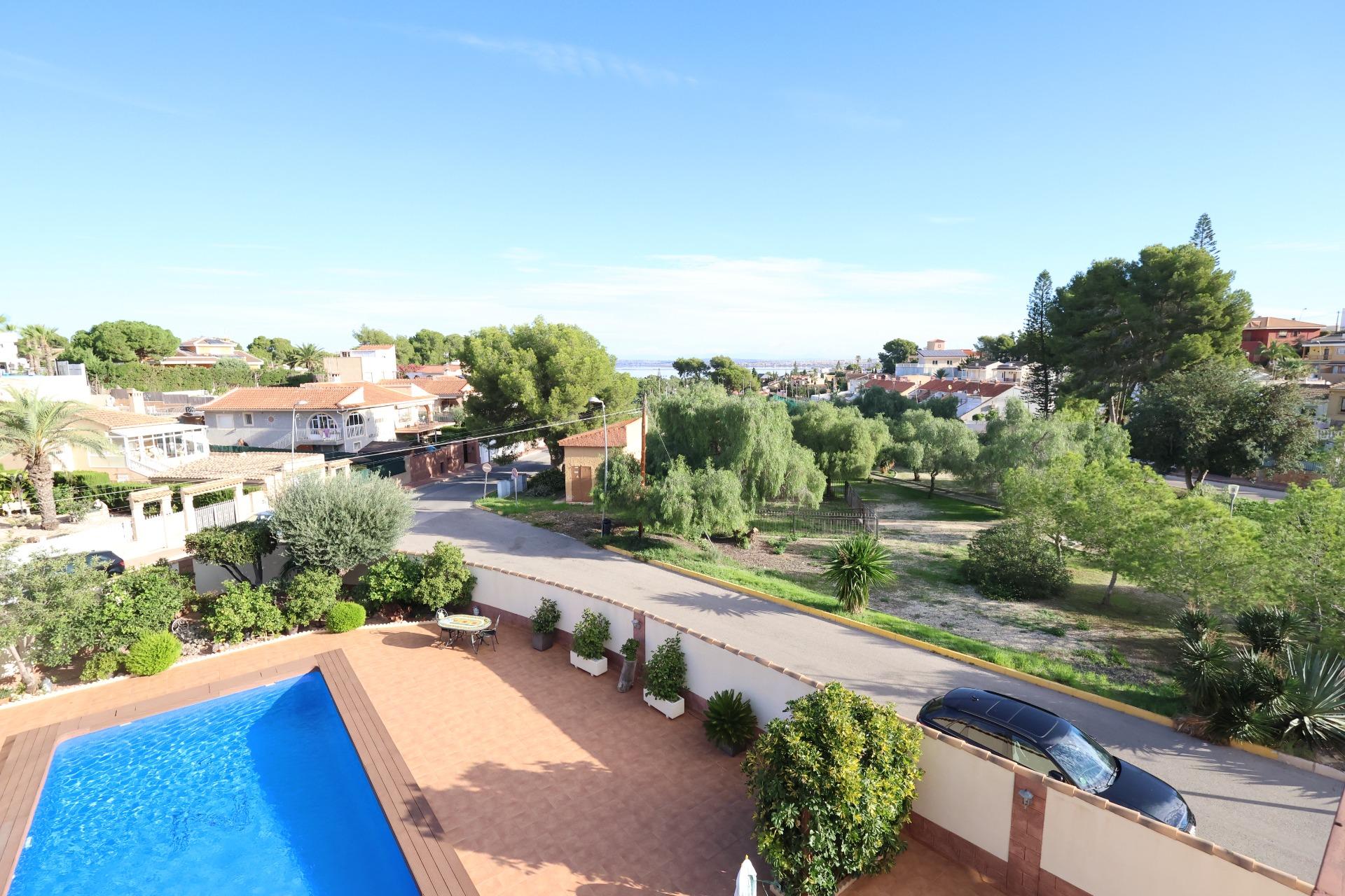 Exterior view in villa for sale in Torrevieja