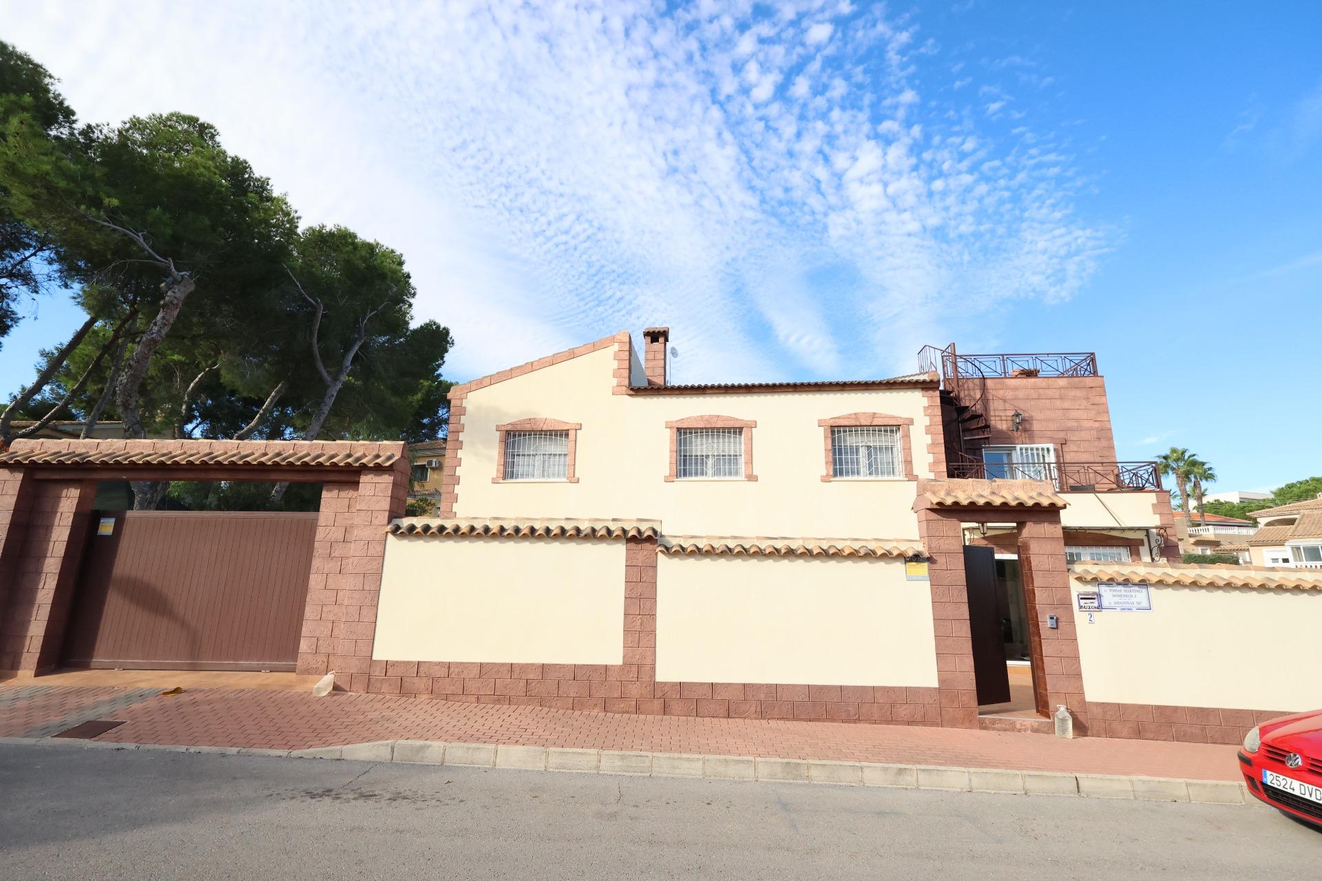 Bedroom in villa for sale in Torrevieja