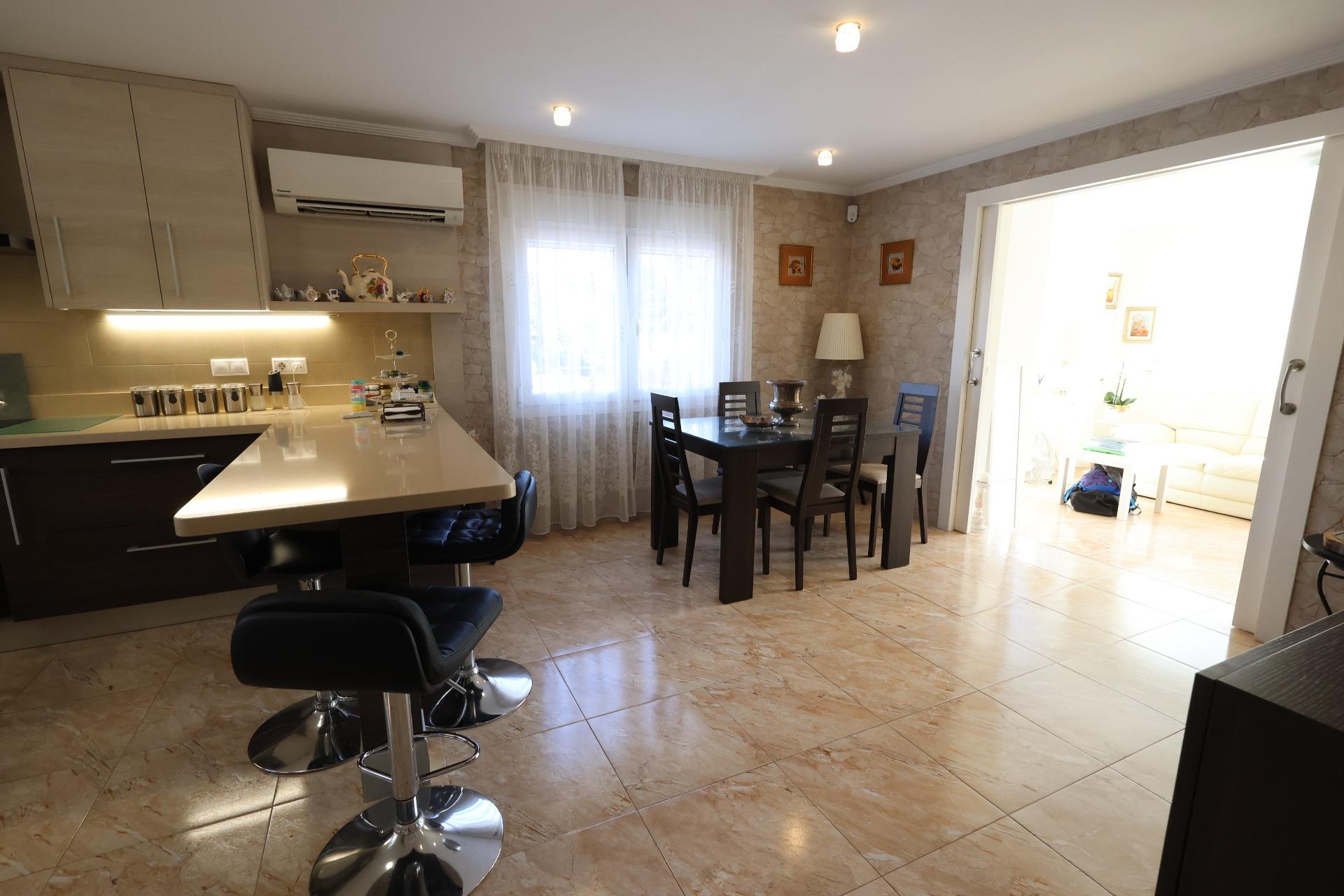 Terrace in villa for sale in Torrevieja