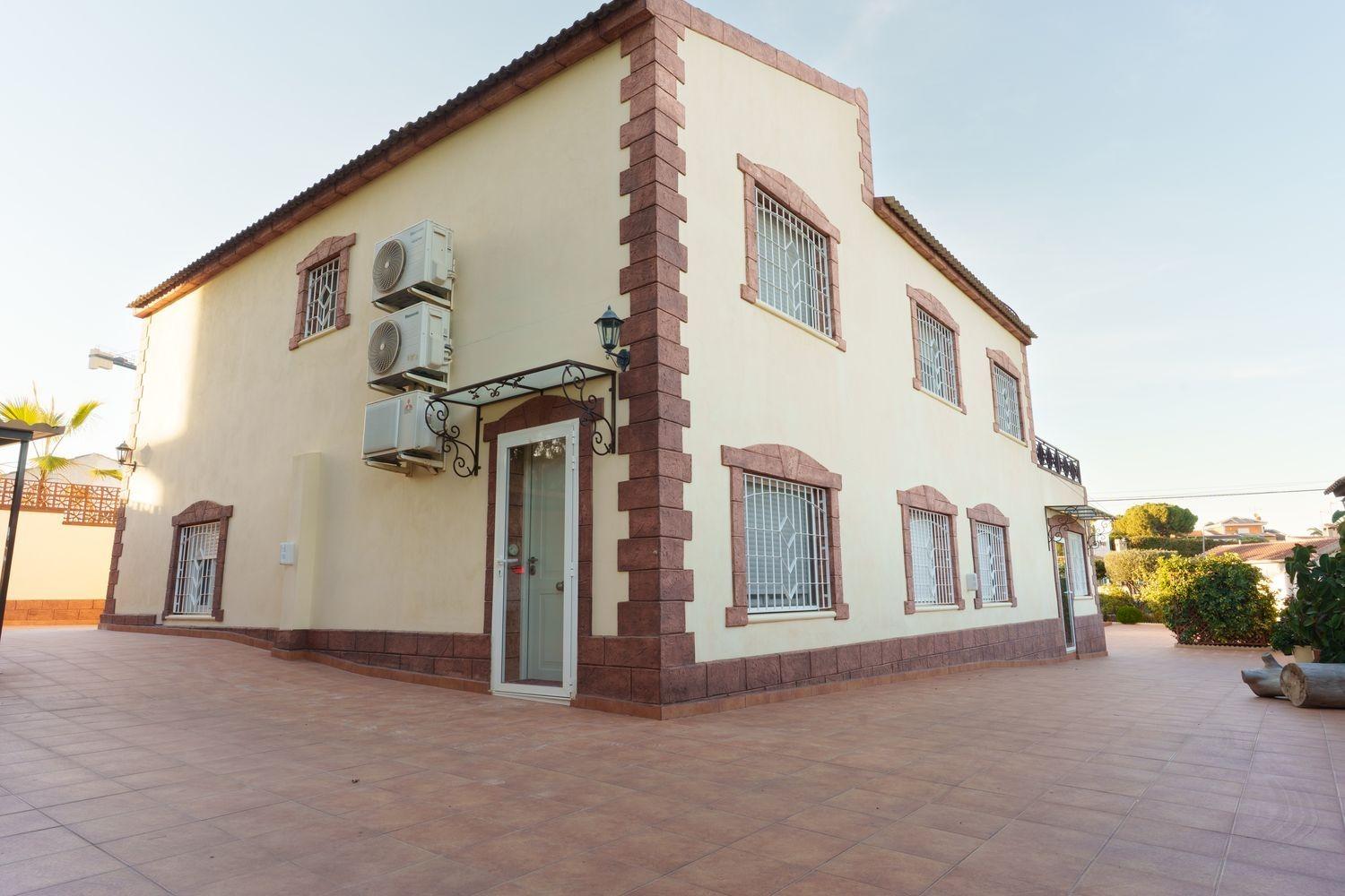 Kitchen in villa for sale in Torrevieja