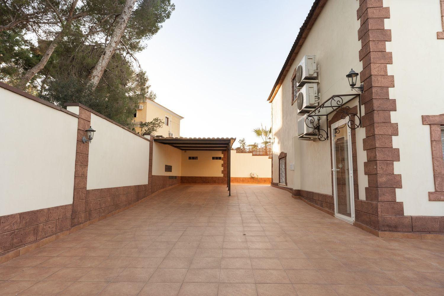 Bathroom in villa for sale in Torrevieja