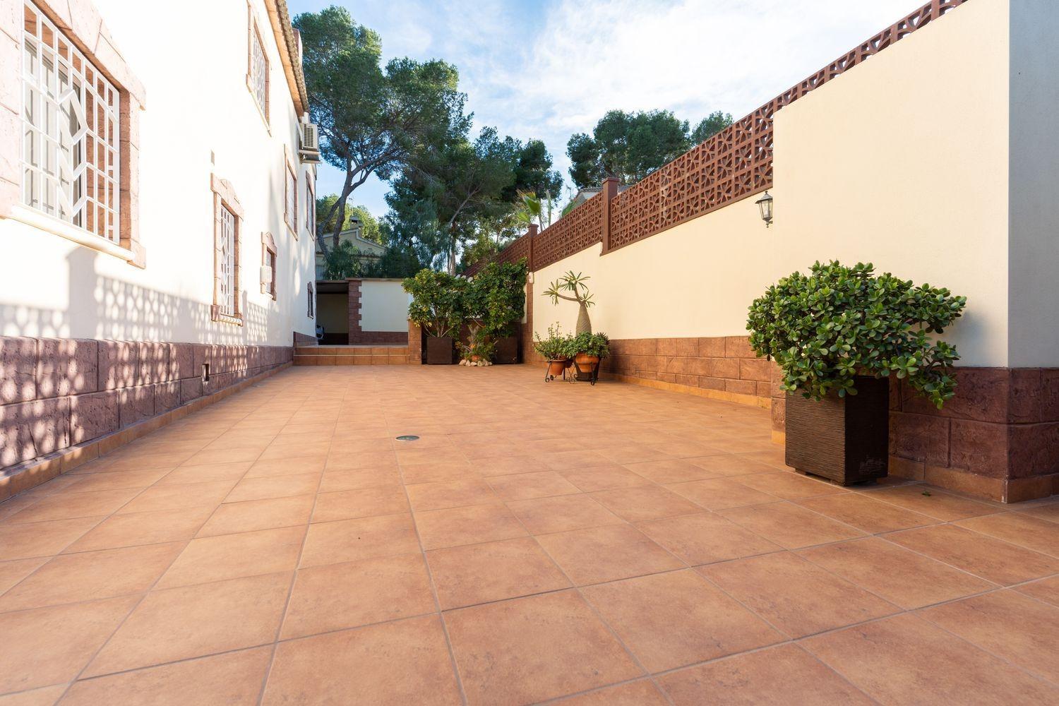 Terrace in villa for sale in Torrevieja