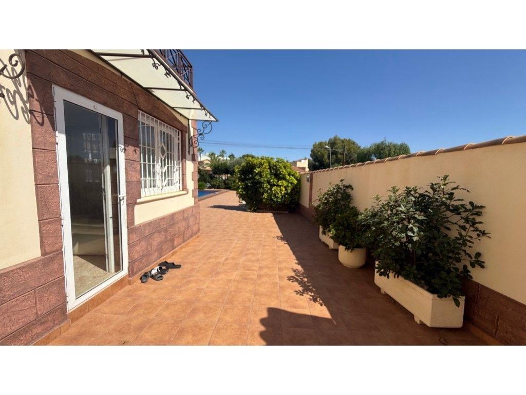 Bedroom in villa for sale in Torrevieja