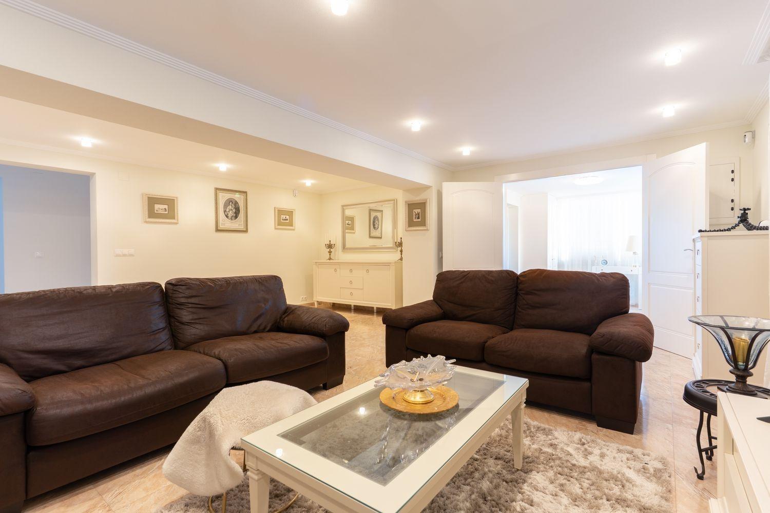 Pool area in villa for sale in Torrevieja