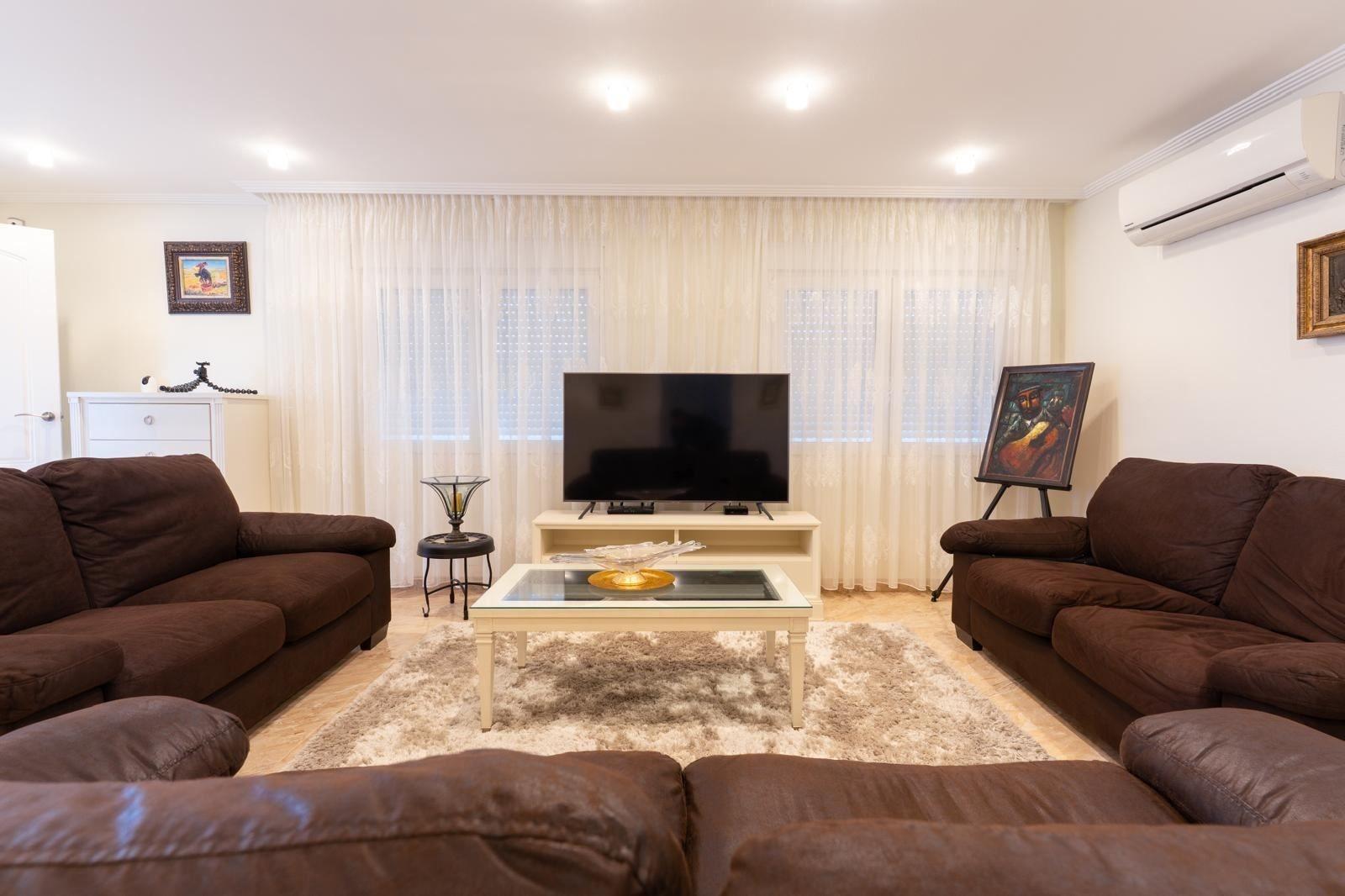 Dining area in villa for sale in Torrevieja