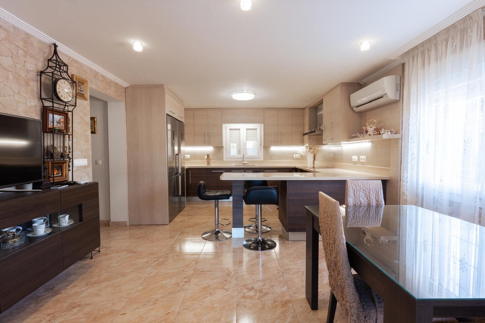 Master bedroom in villa for sale in Torrevieja