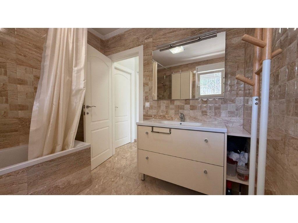 Master bedroom in villa for sale in Torrevieja