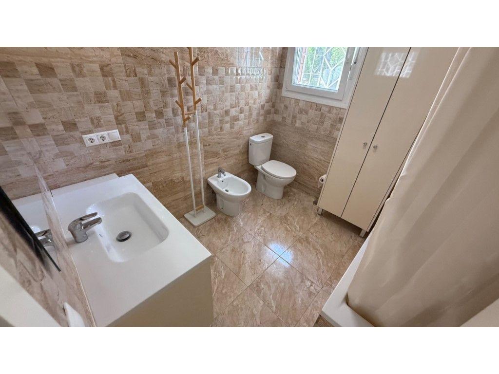 Bathroom in villa for sale in Torrevieja