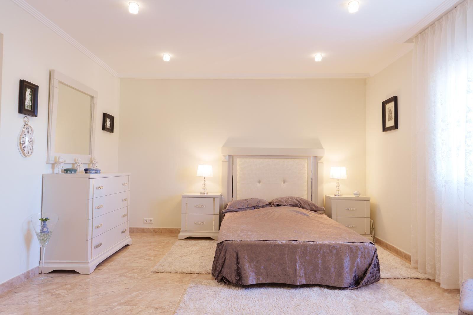 Bedroom in villa for sale in Torrevieja
