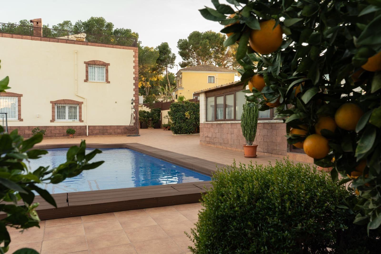 Bedroom in villa for sale in Torrevieja