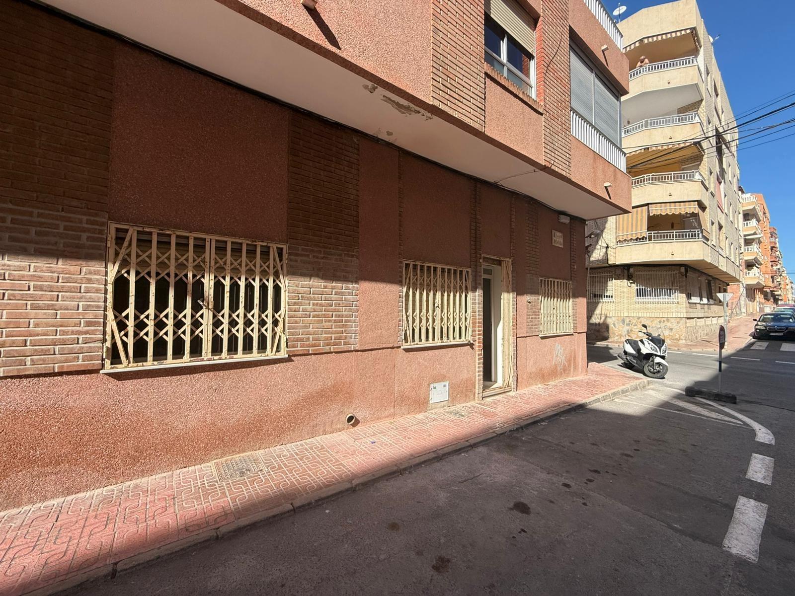 Master bedroom in apartment for sale in Torrevieja