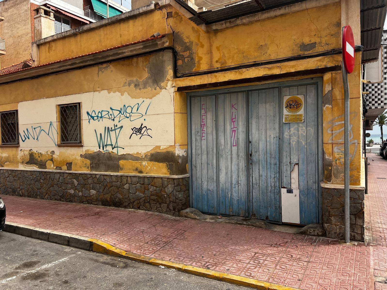 Building plot on the second line of Playa del Cura – Unique opportunity in the heart of Torrevieja W