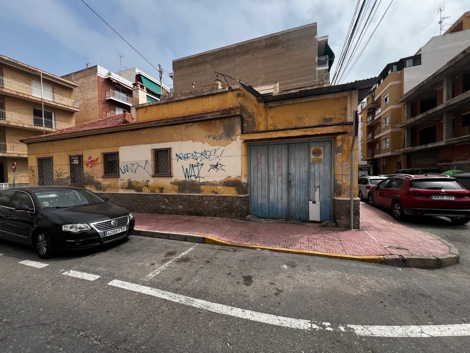Building plot on the second line of Playa del Cura – Unique opportunity in the heart of Torrevieja W