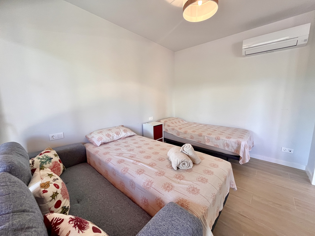 Bedroom in apartment for sale in Villamartin