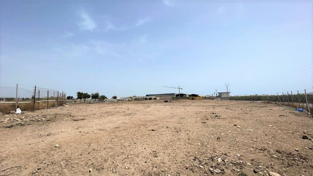 Garden in commercial for sale in Balsicas