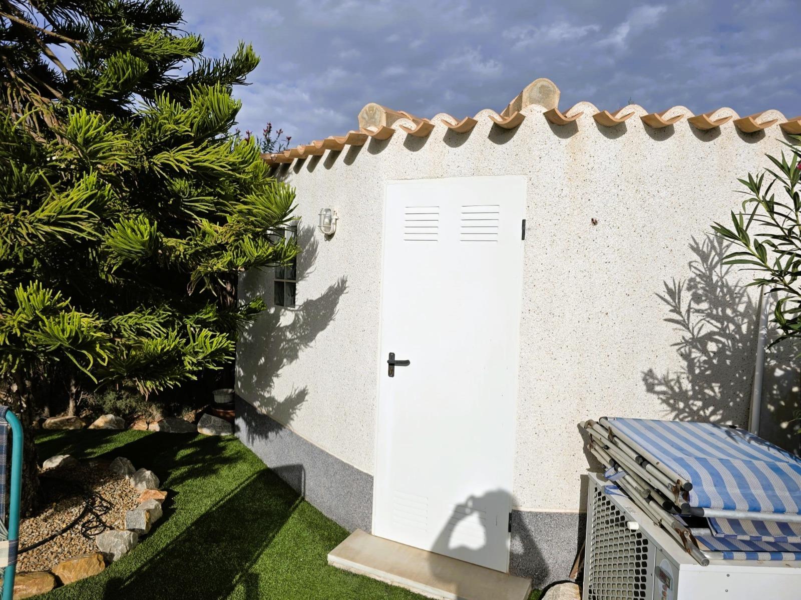Garden in villa for sale in Orihuela Costa
