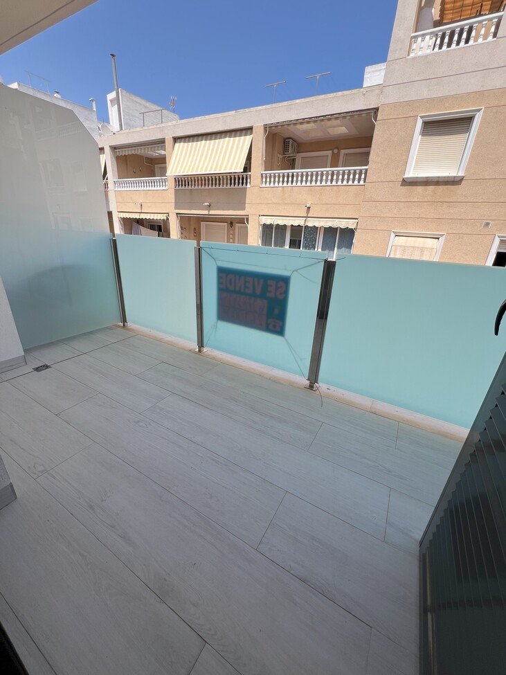 Bedroom in apartment for sale in Torrevieja