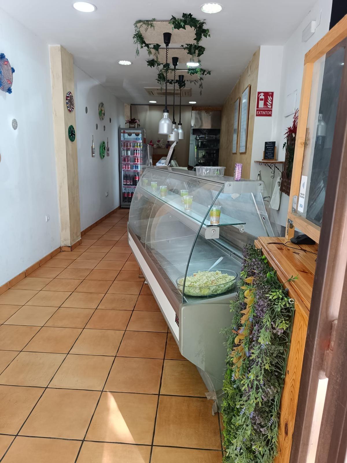 Discover an excellent investment opportunity in the heart of El Altet, Alicante