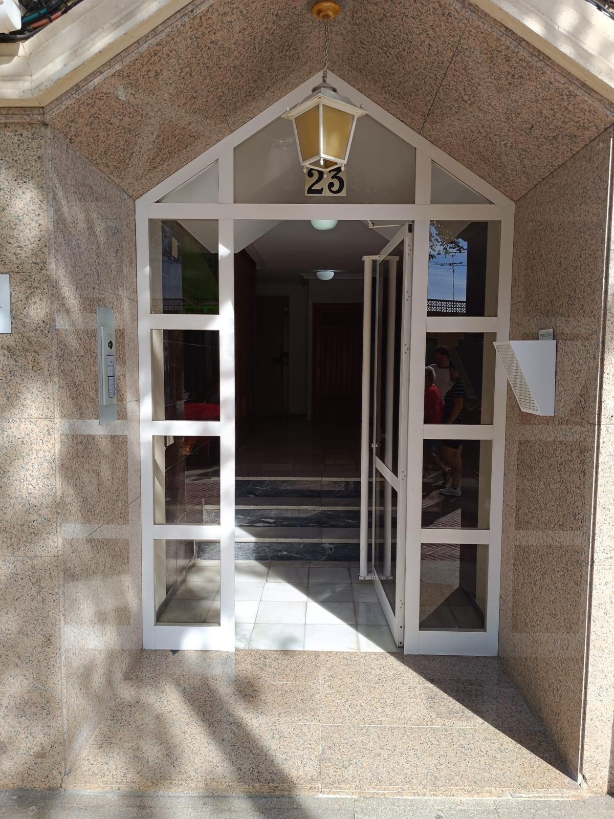 Discover an excellent investment opportunity in the heart of El Altet, Alicante