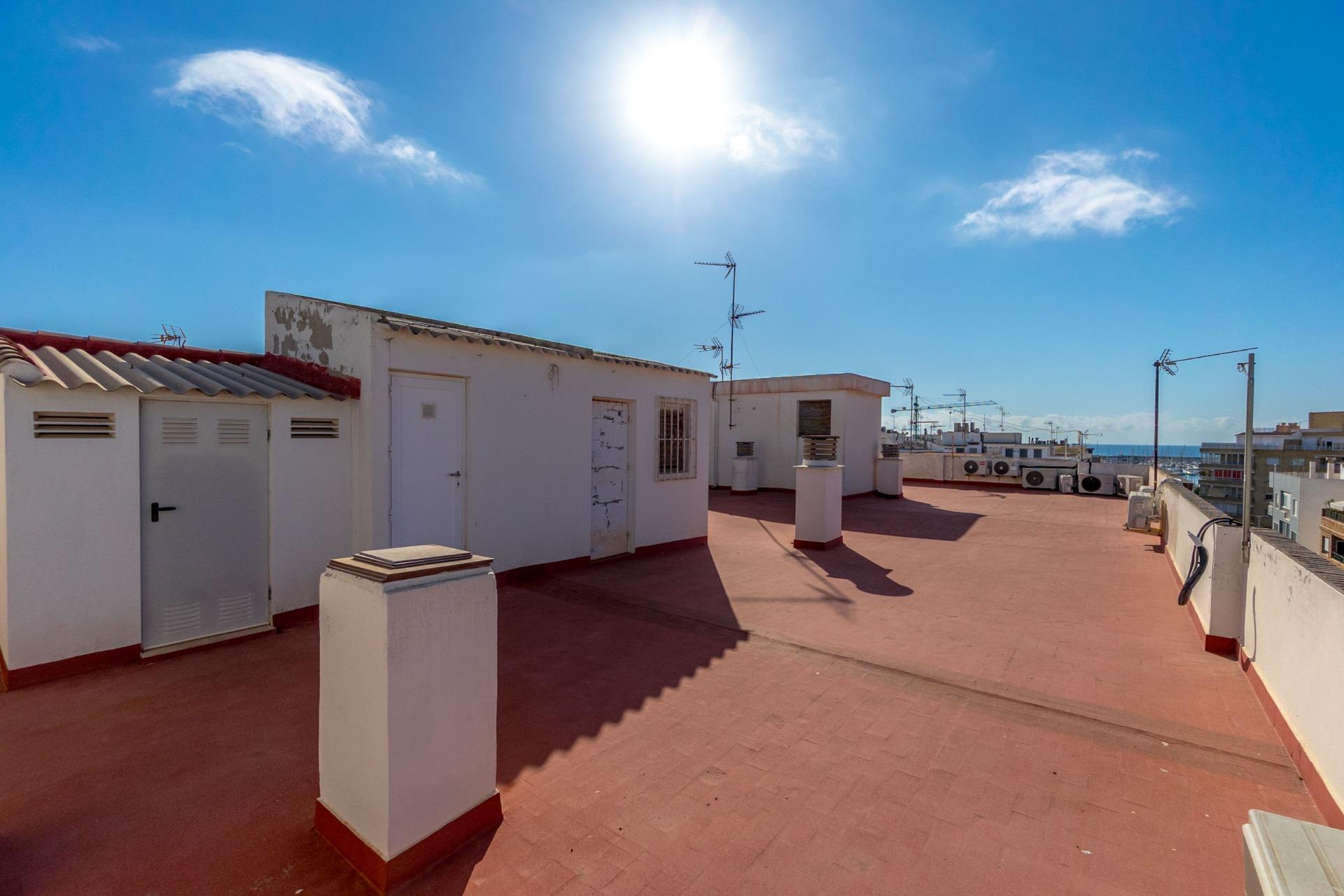 Bedroom in apartment for sale in Torrevieja