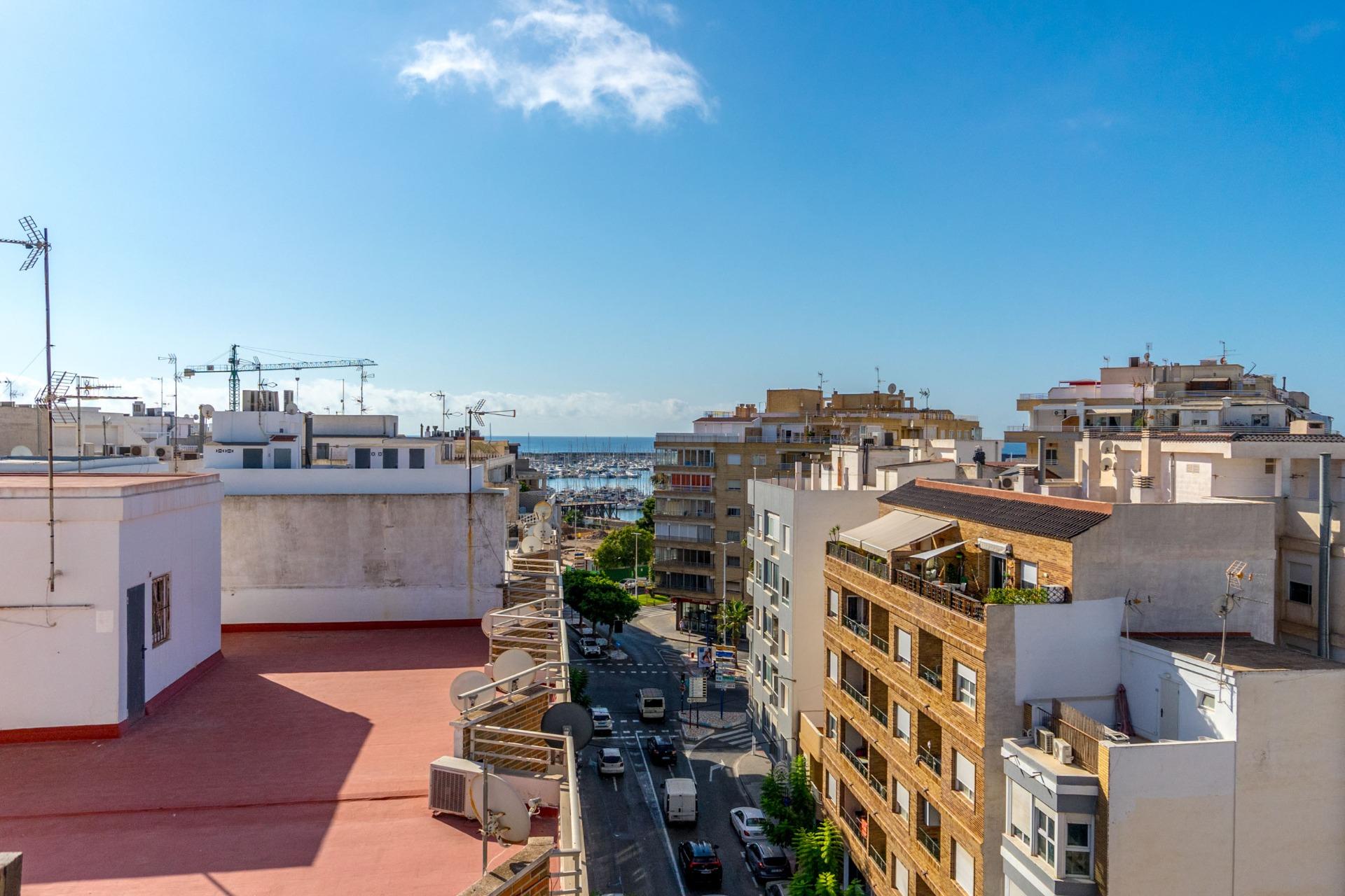 Kitchen in apartment for sale in Torrevieja