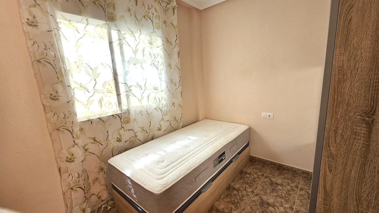Master bedroom in apartment for sale in Torrevieja