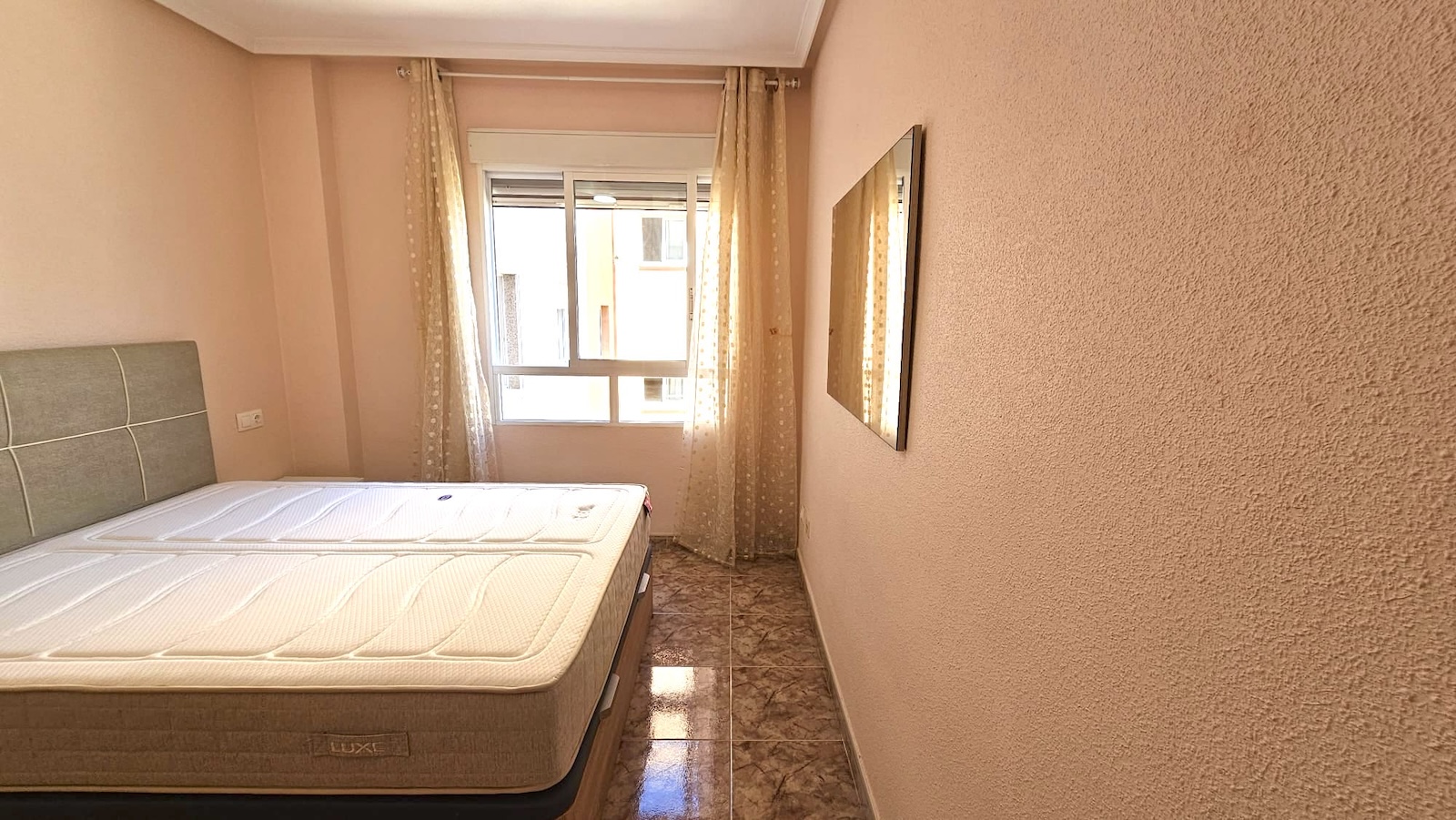 Bedroom in apartment for sale in Torrevieja