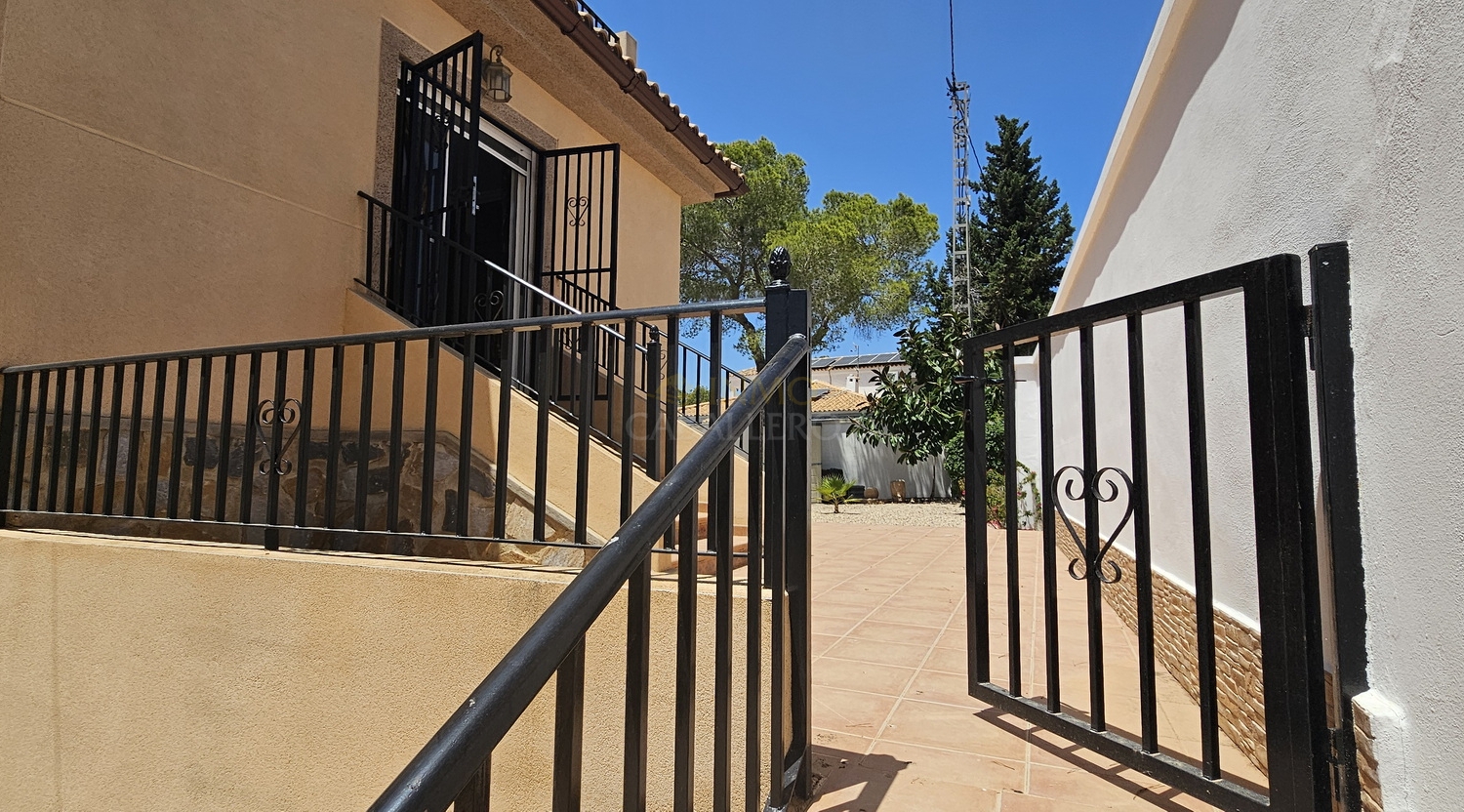 Exterior view in villa for sale in Pinar de Campoverde