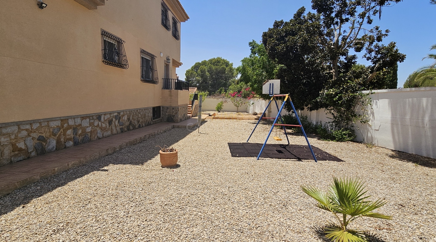 Master bedroom in villa for sale in Pinar de Campoverde