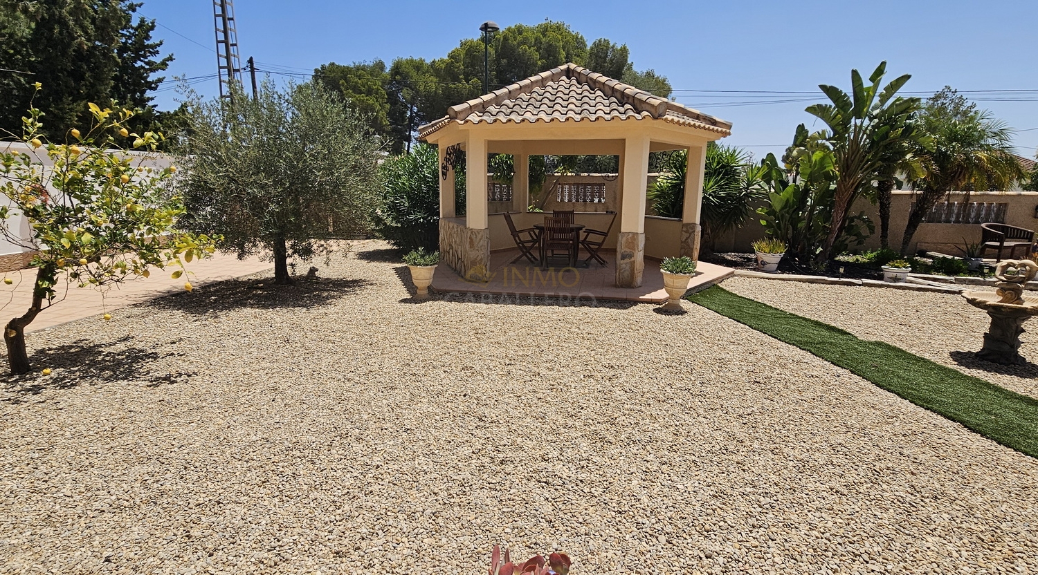 Garden in villa for sale in Pinar de Campoverde