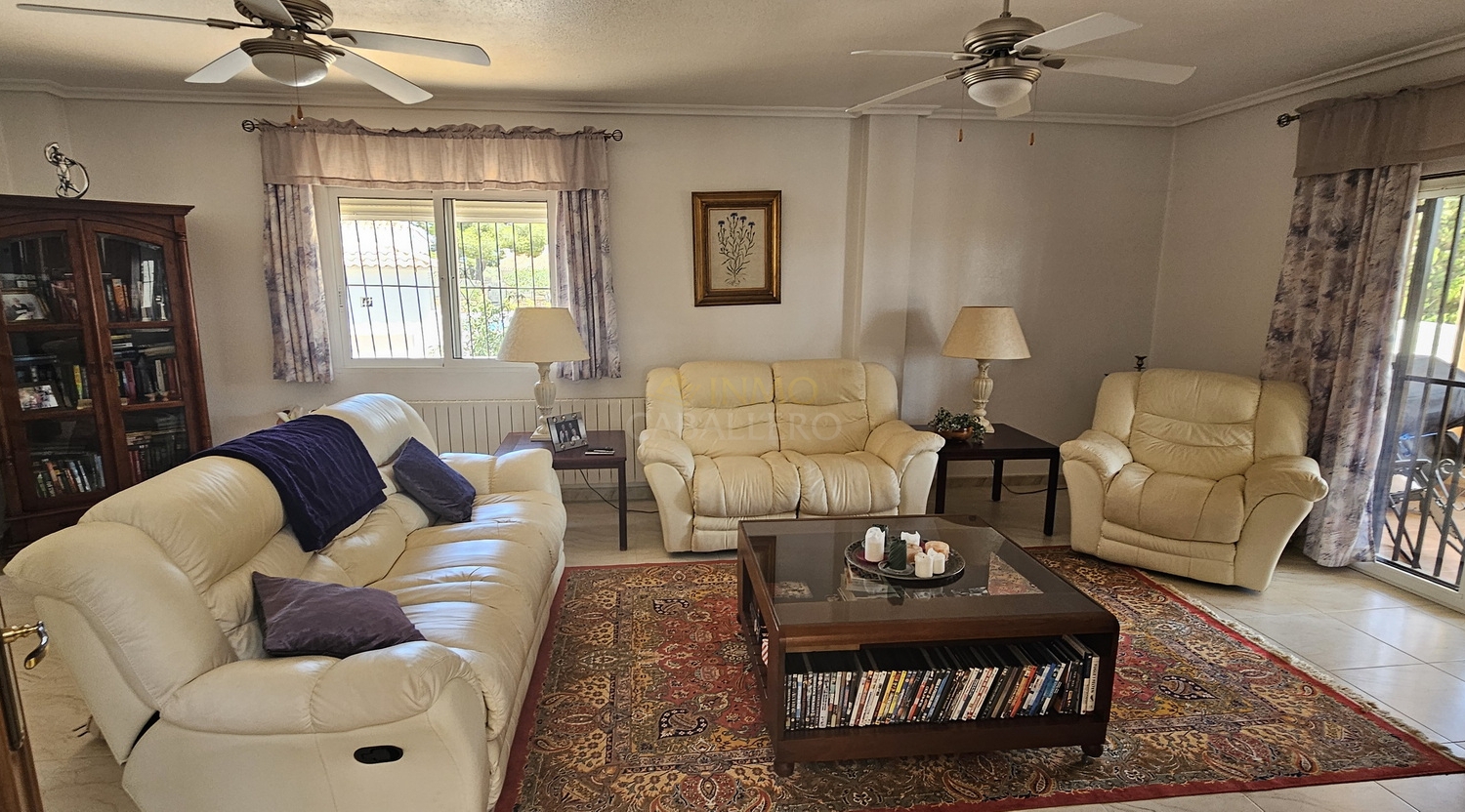 Master bedroom in villa for sale in Pinar de Campoverde